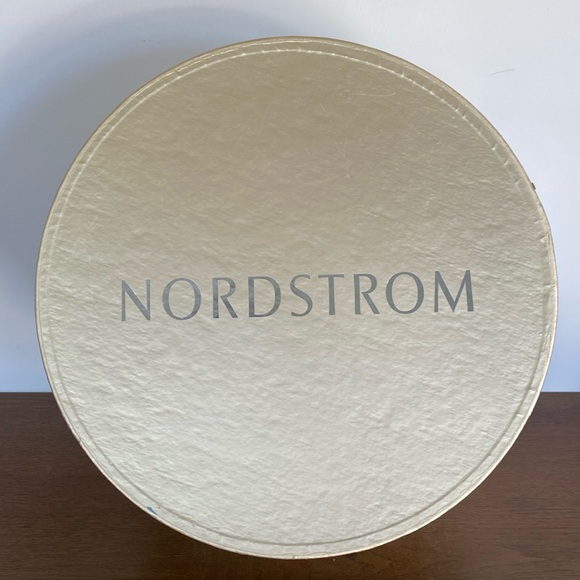 Vintage Nordstrom Silver and Gold Hatbox with Rope Handle - Picture 13 of 13